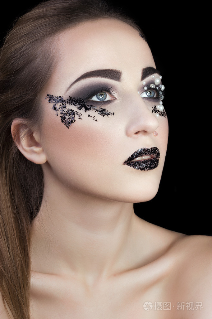 珍珠与碎片的创意化妆