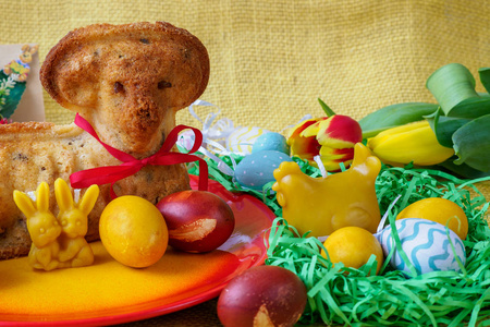 复活节装饰的传统复活节羊肉蛋糕