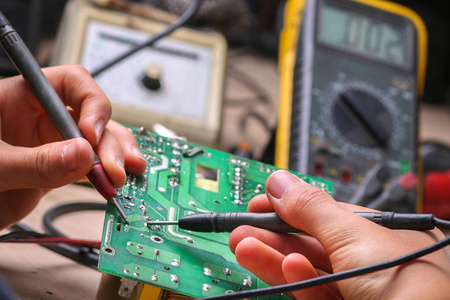 电子设备,锡焊接零件的修复照片