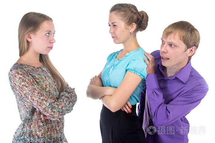 懦弱的人和两个女人