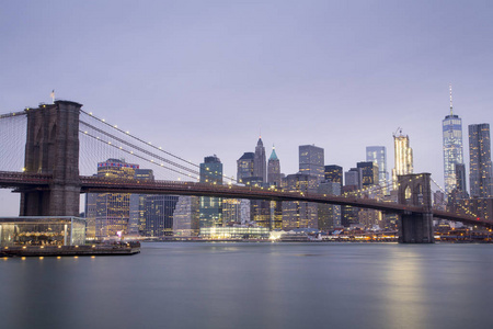 纽约布鲁克林大桥和天际线