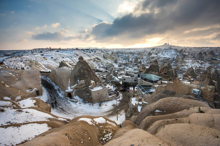 Capadocia 夕阳与雪在冬天的时候