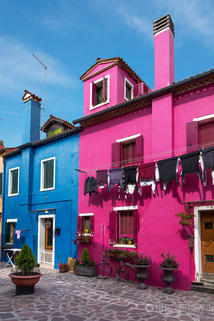 观看威尼斯岛布拉诺生动复古的房子