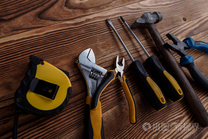 一套不同的建筑工具