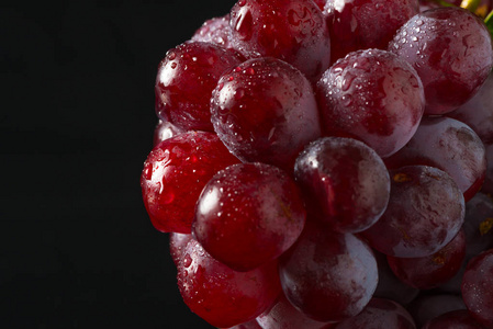 黑色亚克力红葡萄照片