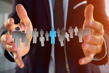 在链接网络连接视图与人在背景上的模糊人相互链接照片