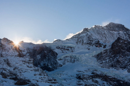 滑雪胜地瑞士少女峰翁根在冬天的视图