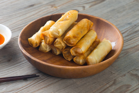 油炸春卷图片-油炸春卷素材-油炸春卷插画-摄图新视界