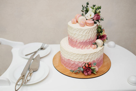 白色婚礼蛋糕鲜花