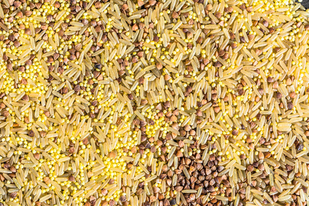 颗粒的谷物大米 小米荞麦 素食 健康饮食概念