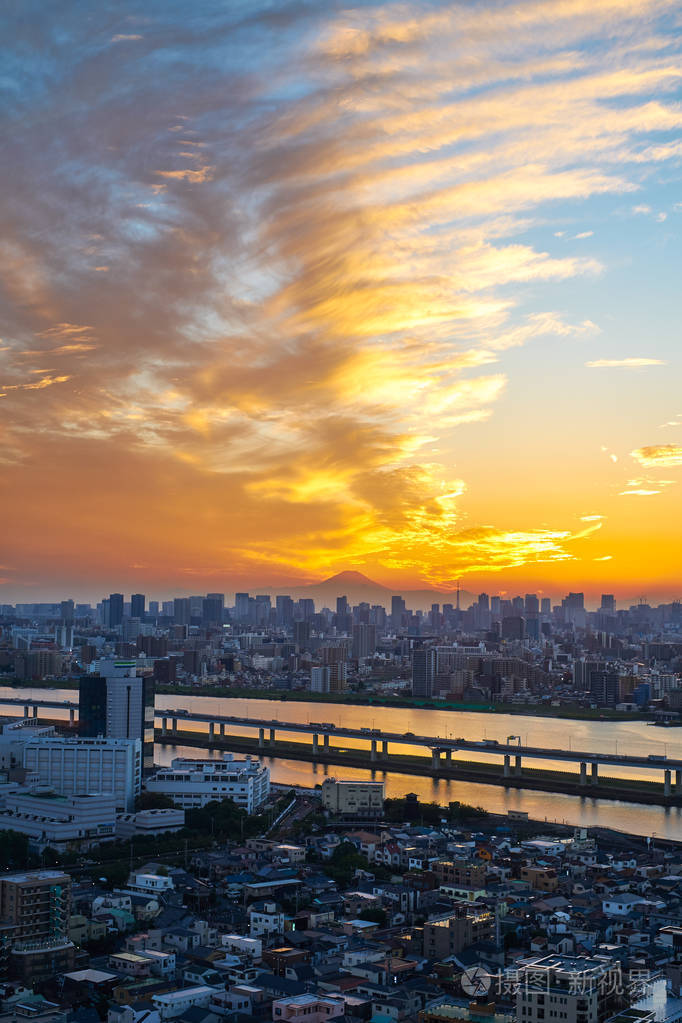 房地产和企业建设-垂直的现代城市景观建设鸟眼鸟瞰图与富士山下日出