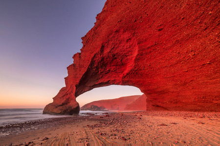 Legzira 海滩的红色拱门