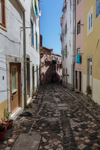 老的狭窄街道，在葡萄牙小镇