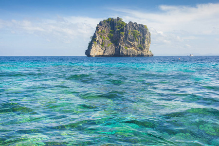 海洋中的孤独岩石泰国高哈
