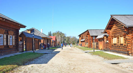 木制建筑。老俄国村庄。木制房屋。复古.俄罗斯。西伯利亚