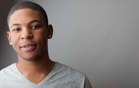 黑人短发波波头图片