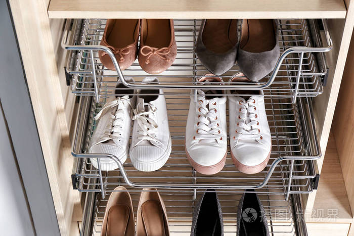 衣柜衣柜的不同鞋架