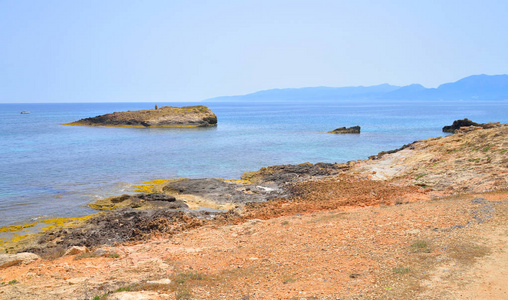 岩石在克里特海岸海