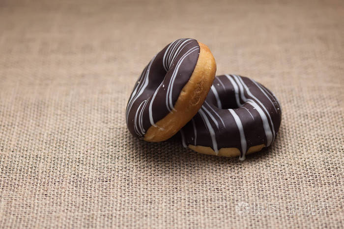 甜甜圈巧克力棒和美味