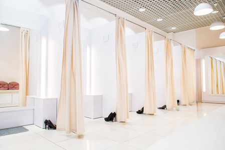 女更衣室图片-女更衣室素材-女更衣室插画-摄图新视界