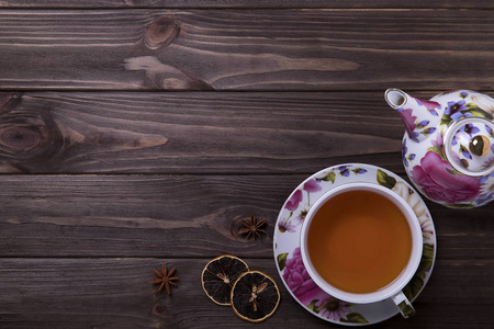 棕木桌茶壶茶杯