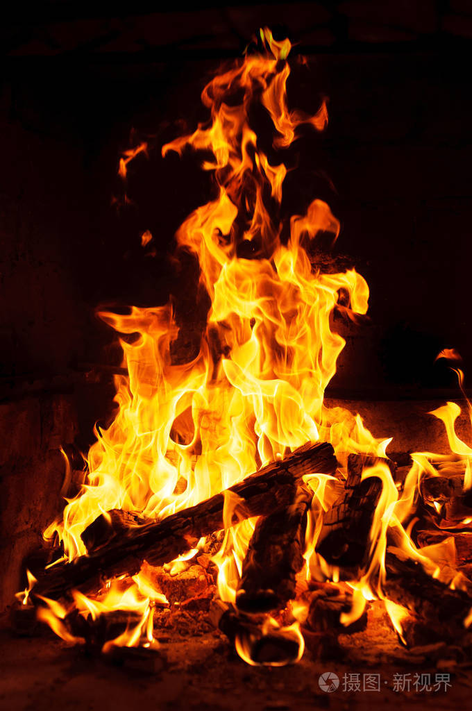 特写镜头的火灾和木材燃烧的壁炉照片-正版商用图片0g5595-摄图新视界