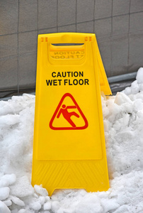 警告室外积雪湿地板标志