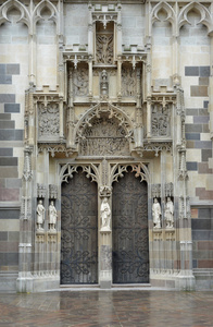 圣伊丽莎白大教堂门户