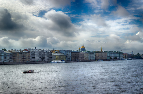 圣彼得堡涅瓦河河左岸全景视图中心