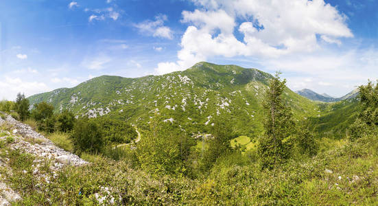 山脉和天空