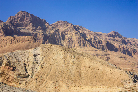 山的看法在以色列的死海前面
