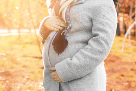 孕妇摸肚子照片