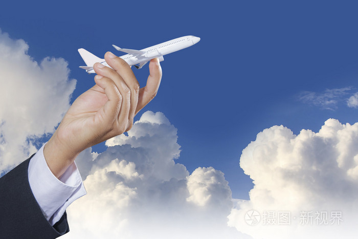 飞机在蓝天上的手