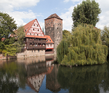 葡萄酒的仓库和水塔上河 Pegnitz 银行。纽伦堡。德国