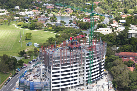 正在建设的大型建筑