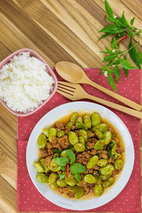 佐藤油炸猪肉咖喱。泰国南部的食物