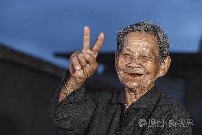 泰国微笑的老人