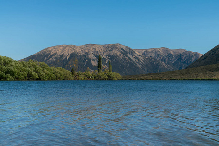 皮尔逊南高山阿尔卑斯山山脉, 有清澈的蓝天背景, 新西兰自然景观夏季