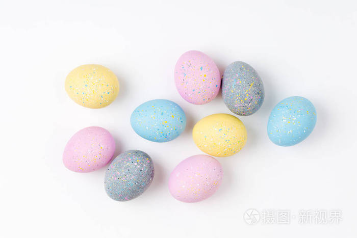 背景以淡粉红色, 蓝色, 黄色和灰色复活节彩蛋。在柔和的颜色组成。复活节概念