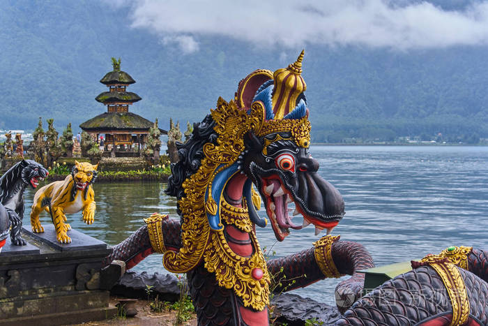 印度巴利岛普拉乌伦达努贝拉坦领土上的龙