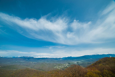 大山之上的天空图片