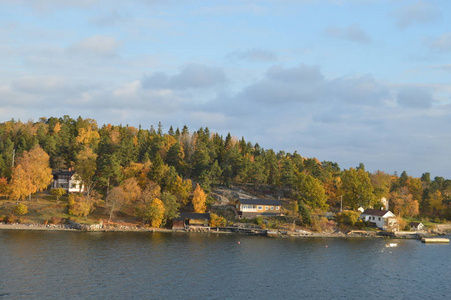 小海岛在瑞典在秋天