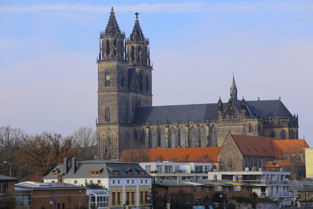 Magdeburger Dom 马格德堡大教堂 从桥梁在河 Elbe 看见