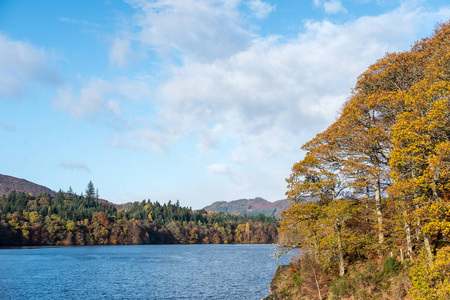 风景秀丽的河塔姆尔, 皮特洛赫里水坝作为珀斯和肯若斯的一部分。苏格兰, 英国