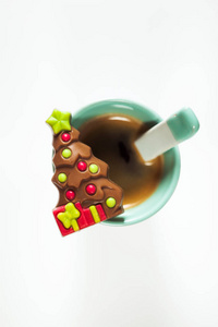 咖啡与巧克力糖果作为一棵圣诞树