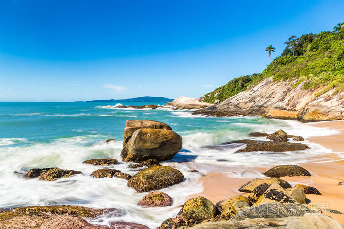 巴西圣卡塔琳娜的巴尔纳里奥坎波里乌海滩. 埃斯特雷林