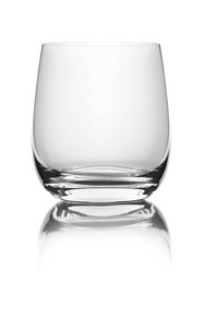 威士忌空白色背景上的玻璃