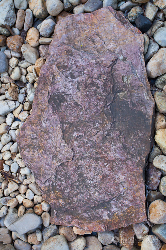 背景颜色鹅卵石与平坦的岩石中间