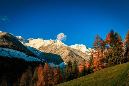 七彩的晚霞，在 Valle Aurina