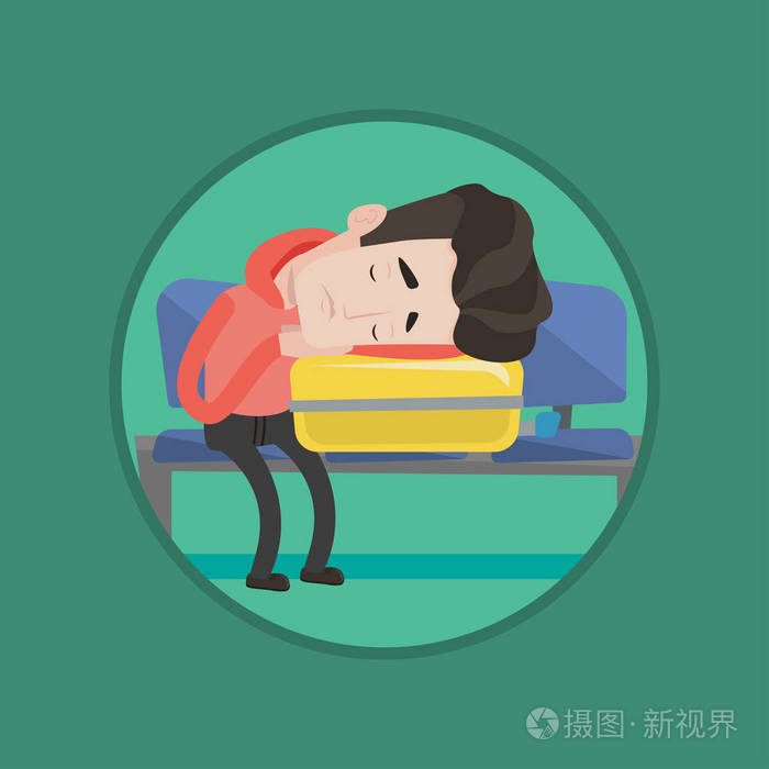 精疲力竭的男子睡在行李箱在机场